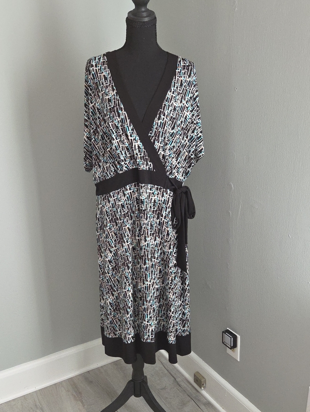 Black Geometric Print Wrap Midi Dress with Tie Waist 16W